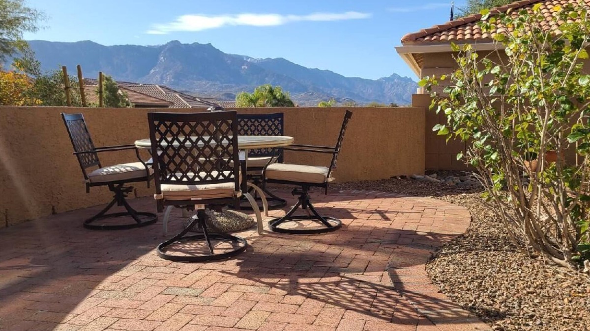Saddlebrooke House | Mountain Views from Front and Back Patios