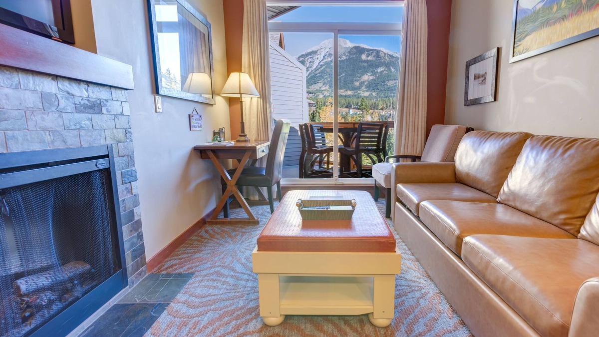 Cougar Creek Condo | MOUNTAIN VIEWS, HOT TUB & HEATED POOL:1 Bed 1 Bath
