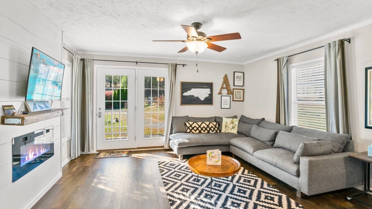 Candler House | Mountain Views *Hot Tub* at Blue Bird Cottage