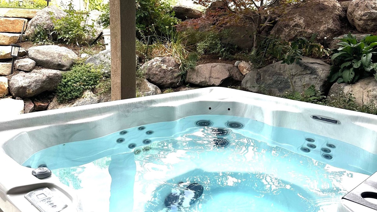 Cedar Hills Apartment | Mountain Views - Hot Tub - Huge Patio + BBQ Fun