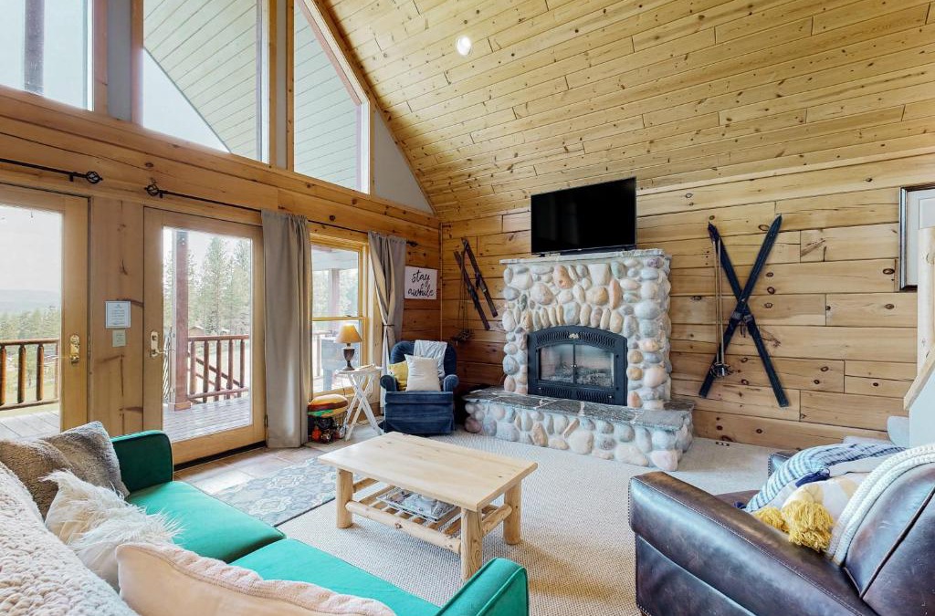 New Meadows House | Mountain Views on the 45th Parallel