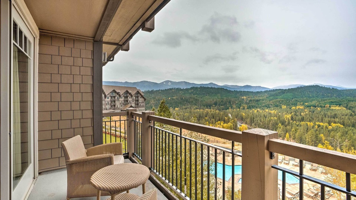 Cle Elum Condo | Mountain Views & Pool Access: Cle Elum Condo!