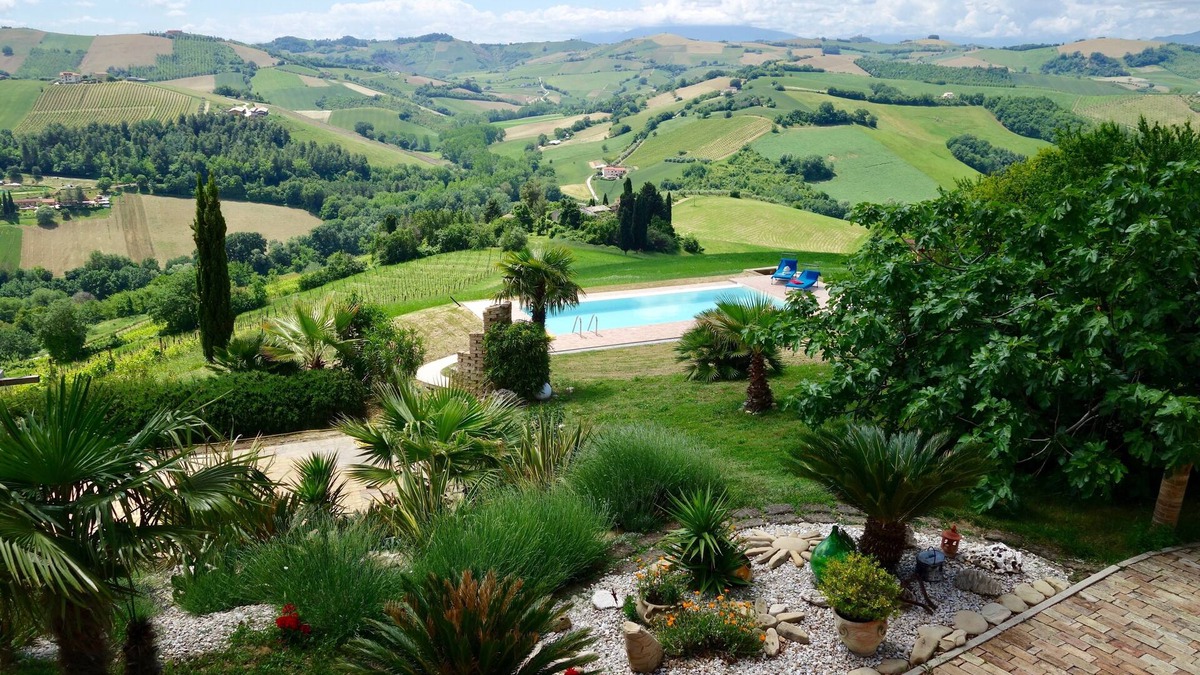 Montefiore dell'Aso Apartment | Mountains and sea. Vacation apartment with a view