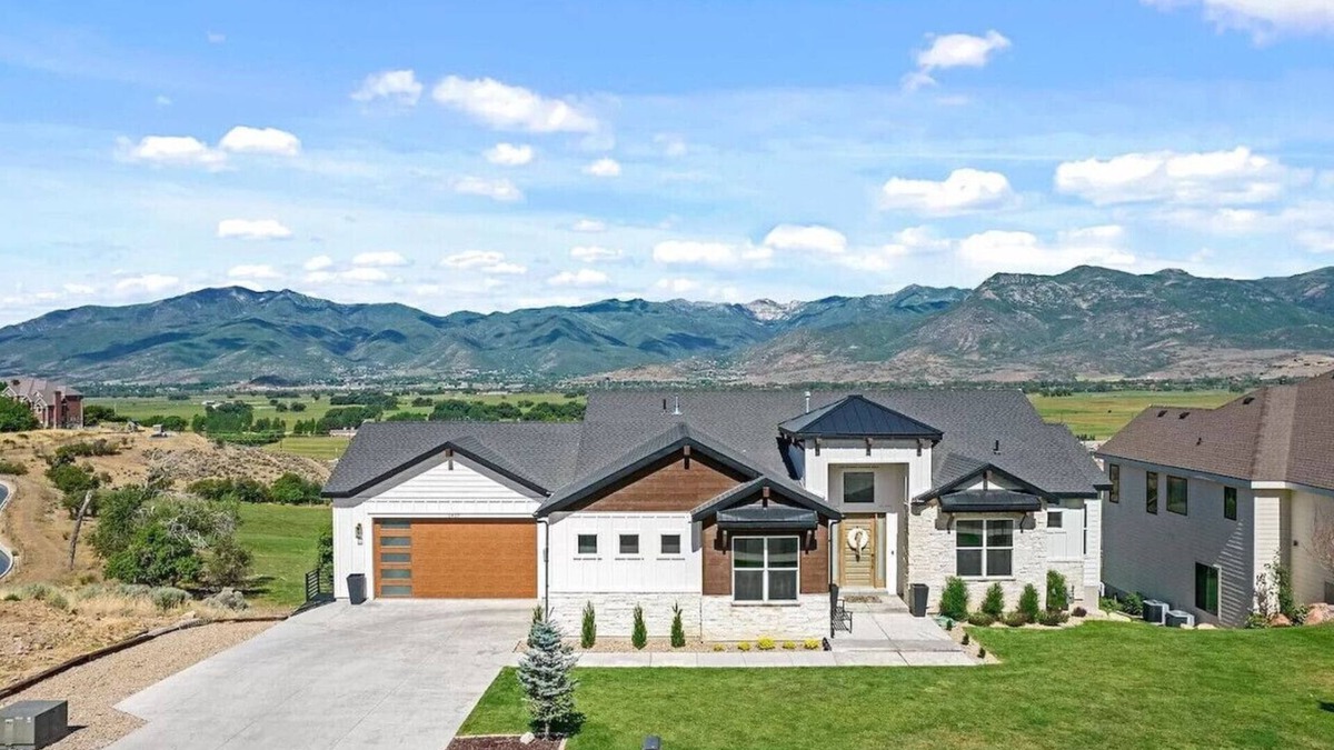 Heber House | Mountains and Horses and Deer, Oh My!