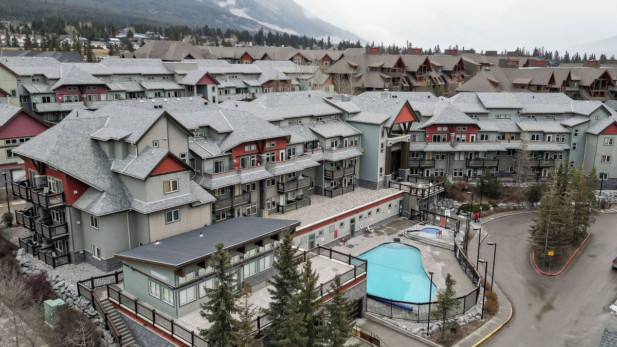 Cougar Creek Condo | Mountains' Edge by ML