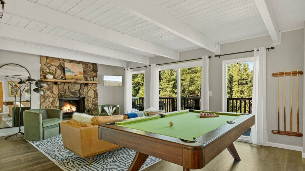 Upper Moonridge House | Mountainside Modern +Hot Tub + Epic Game Room!