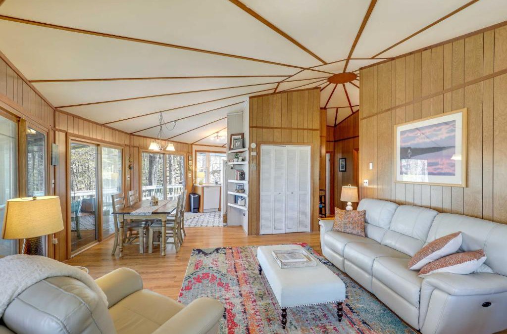 Wolf Laurel House | Mountaintop Mars Hill Cabin with Wraparound Deck!