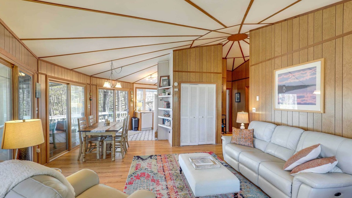 Wolf Laurel House | Mountaintop Mars Hill Cabin w/Wraparound Deck!