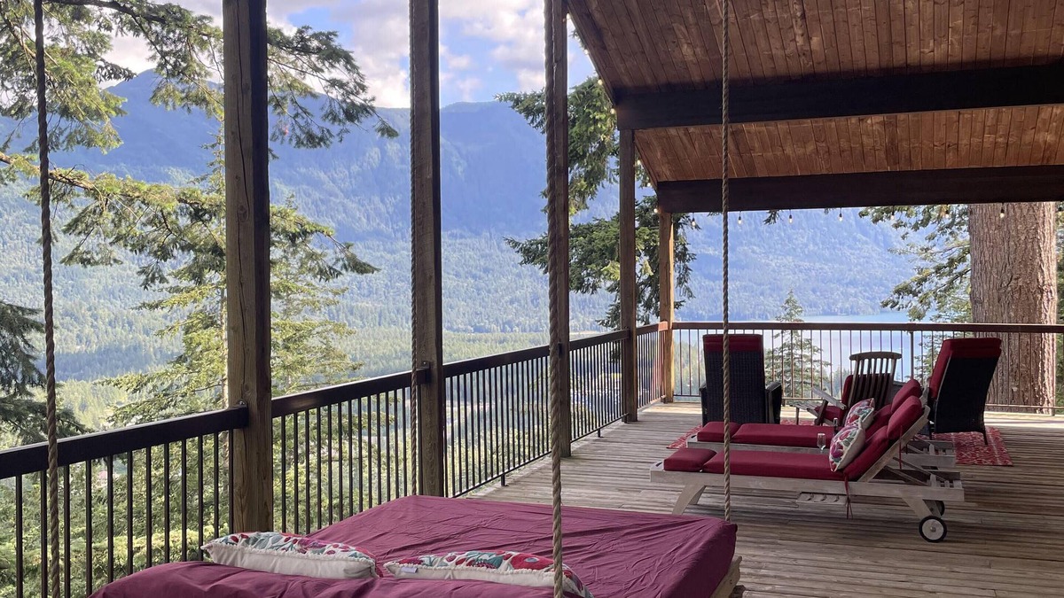 Cultus Lake House | Mountaintop retreat with panoramic views 10 minutes from Cultus Lake.