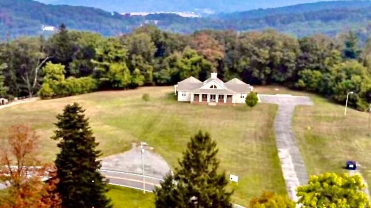 Waynesboro Villa | Mountaintop Retreat Center Villa with Wifi, Basketball Court & Beautiful Trails