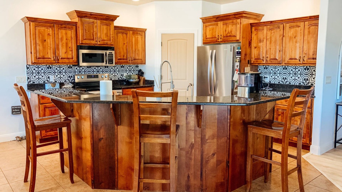 Apple Valley House | Mountainview Home with Large Patio & Sport Court