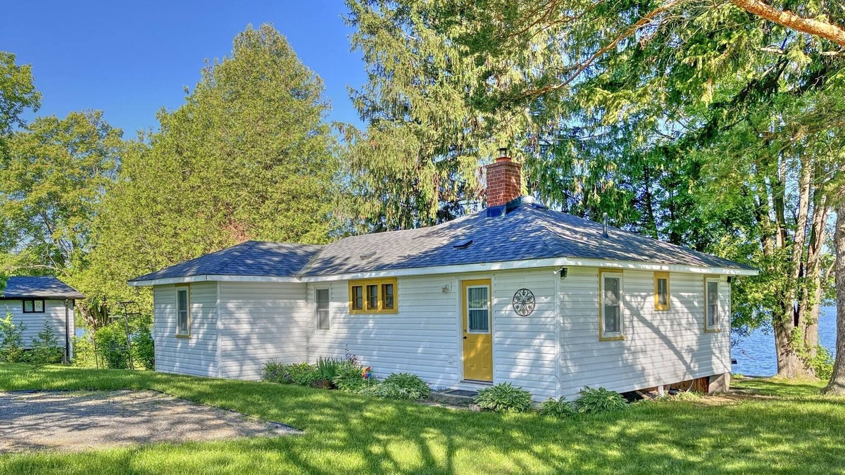 Rideau Lakes Ski Chalet | Mountainview Shores- Westport Ontario