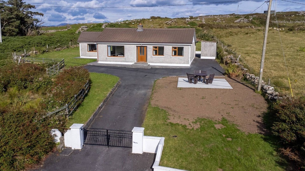 Connemara House | Mourneen Cottage