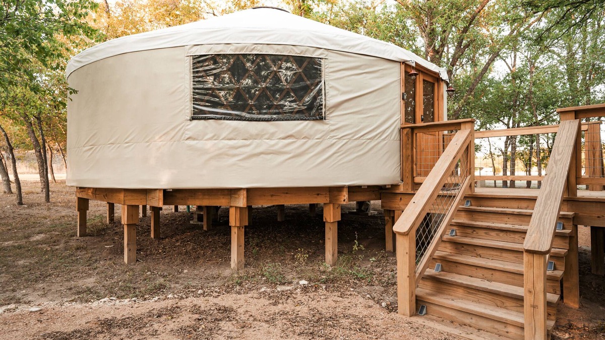 Bandera Cabin | Mourning Dove Yurt! Cold A/C! Hot Tub! Medina River Access ! Close to Town!