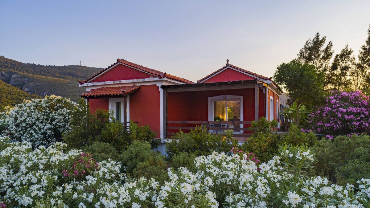 Samos Town Villa | MOUZAKIS VILLA (RED VILLA)