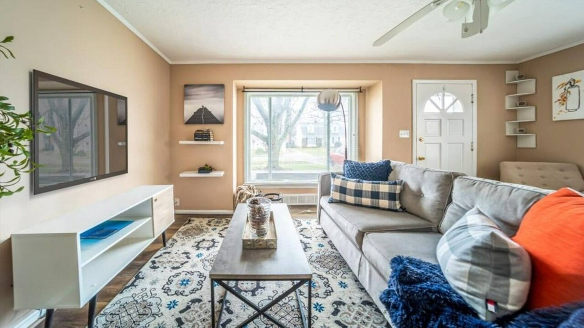 Highland Heights House | Move-in ready | In the Heart of Mayfield Heights