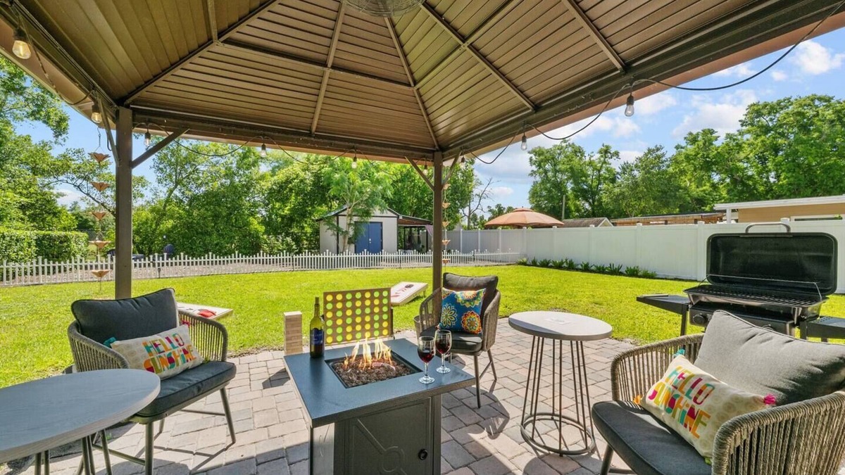 Forest City House | Movie Night Bar~Fire Pit~Hammocks~Games~Renovated