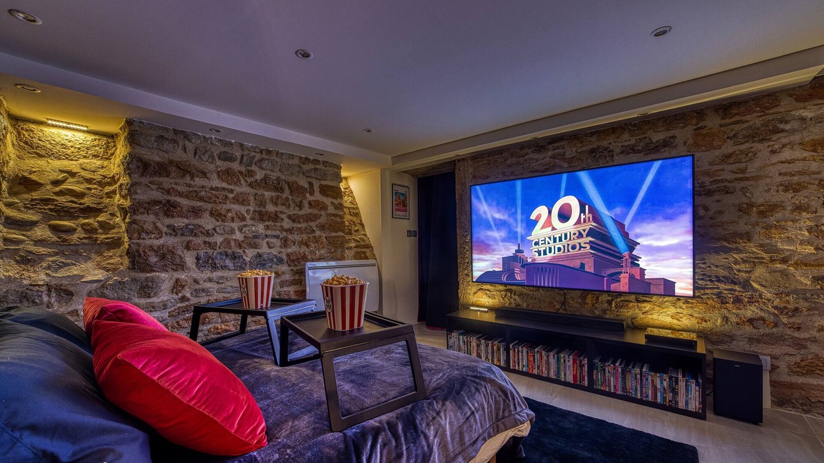 Griffon - Royale Apartment | Movie Room – Immersion unique et atmosphère cosy assurée
