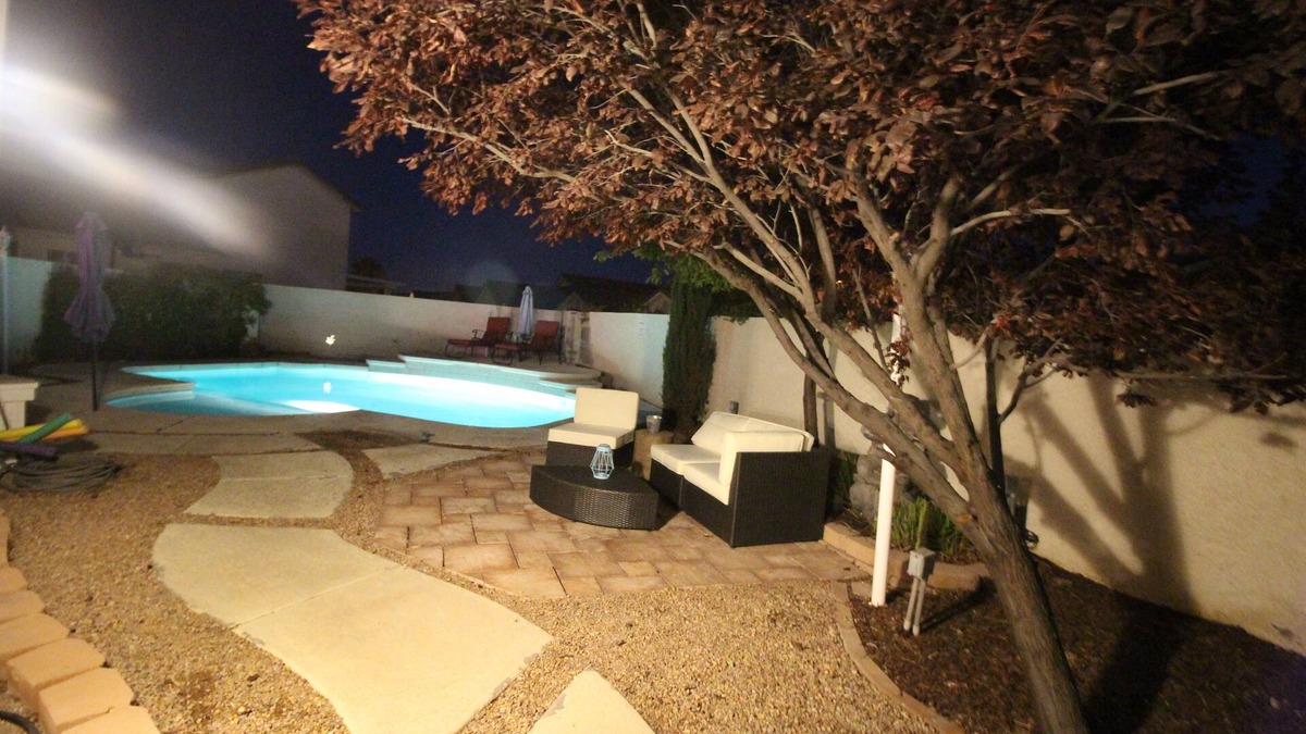 North Las Vegas House | Movie Theater/Pool/Arcade/Air Hockey-4BR & 2.5 BA