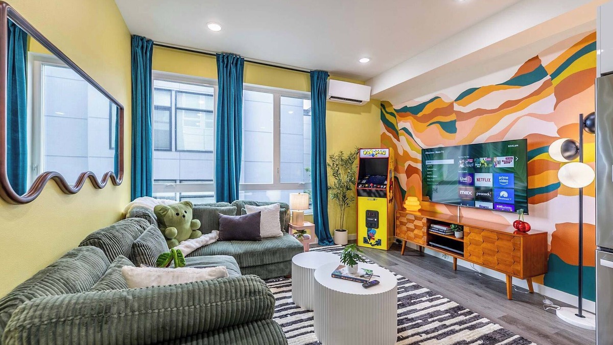 Minor House | Movie Theatre | Rooftop | King Bed | Arcade | BBQ