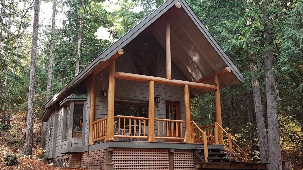 Ashton Creek Cabin | Mowat Cabin - Miska Haven - Serenity on the Shuswap River in North Okanagan