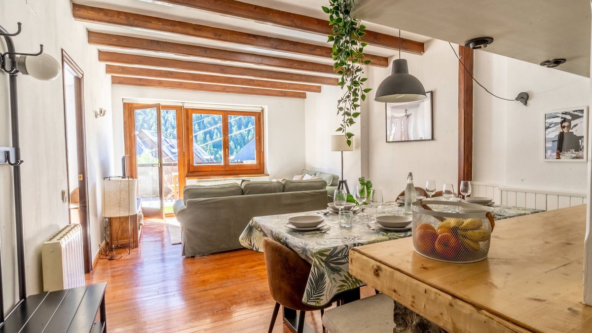 Baqueira Apartment | Mow’s Snow Lodge– Ski-in/Ski-out in Baqueira-Beret