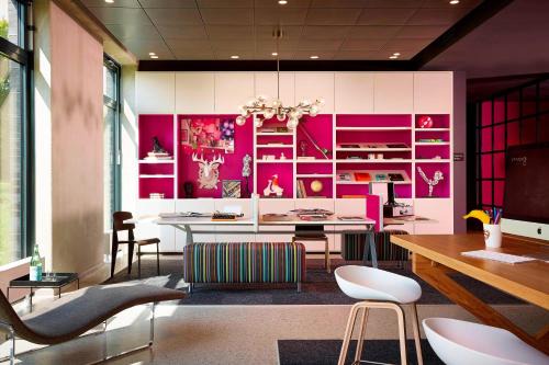 Schwaig Hotel | Moxy Munich Airport
