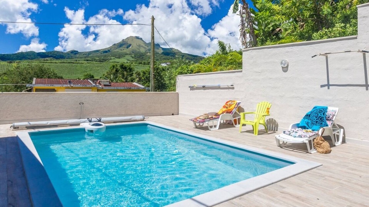 Saint-Pierre Apartment | Alpinia - Appt avec piscine partagée