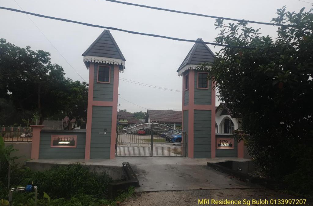 Merbau Sempak House | MRI Residence - Homestay in Sg Buloh with Swimming Pool - No Pork&Alcohol Allowed