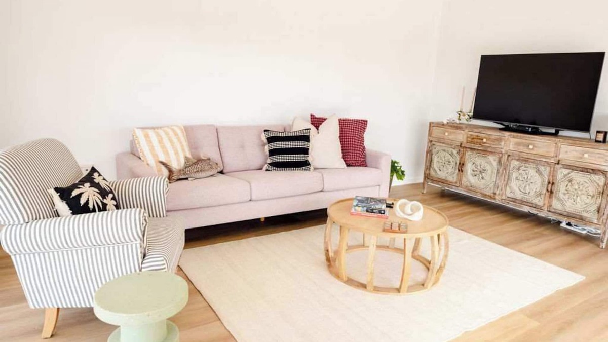 Port Campbell House | Mrs Darcys cottage Su