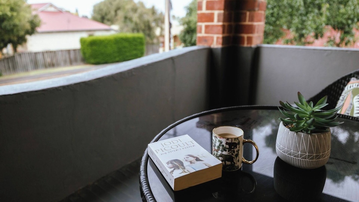 Victor Harbor House | Mrs Percivals heritage luxury and romance with outdoor deep soak tub