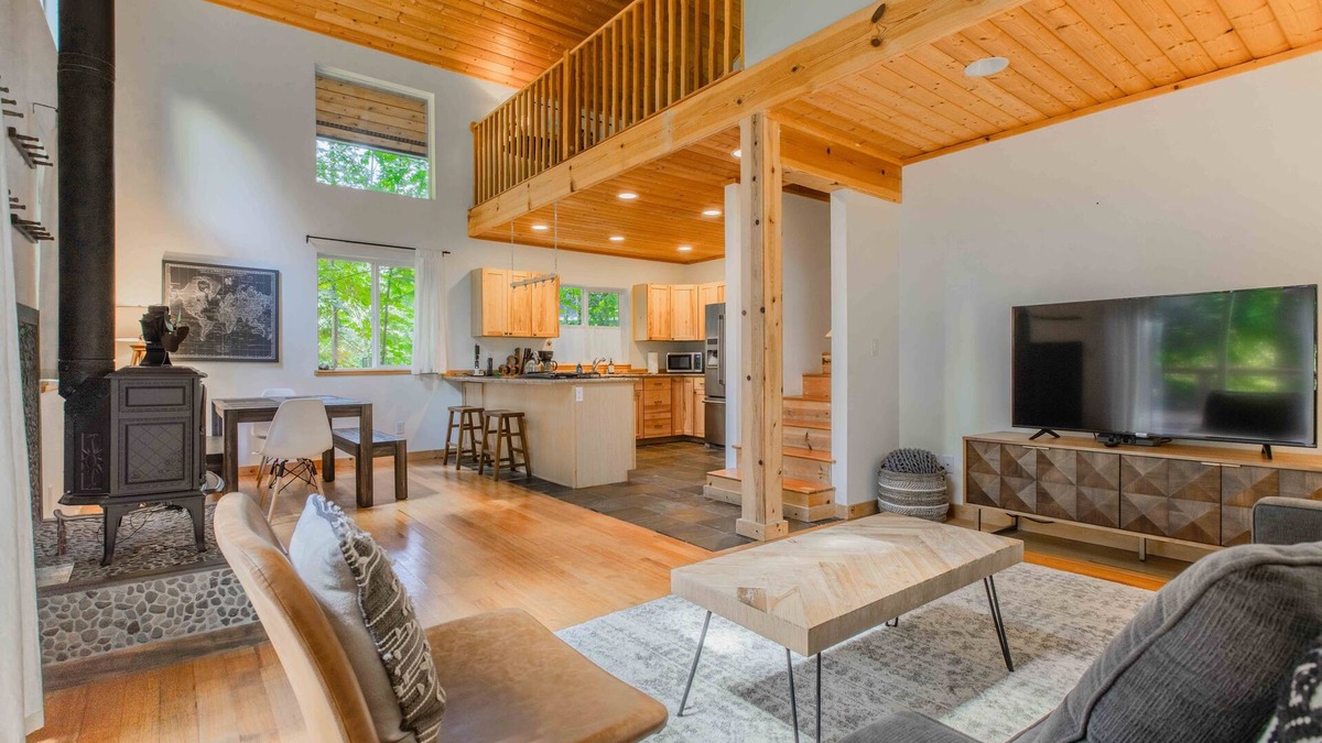 Glacier Cabin | Mt Baker Retreat - Hot Tub, BBQ, Fireplace