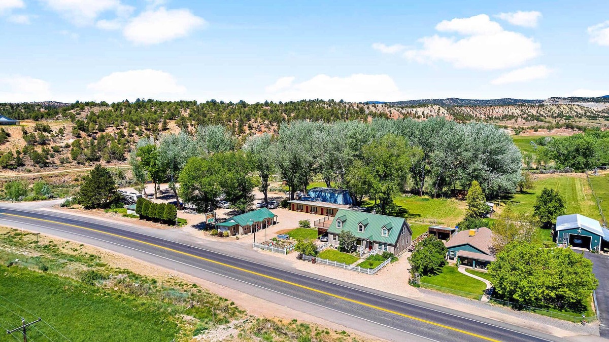 Zion National Park East Entrance Apartment | Mt Carmel Motel close to Zion National Park