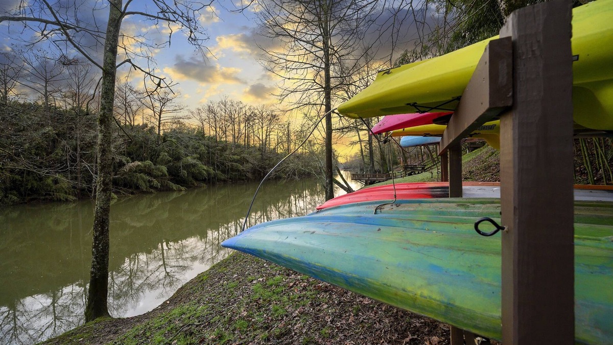 Broken Bow Cabin | Mt Fork Riverfront Tri-Level 3 Bedroom with Hot Tub, Game Room and Kayaks