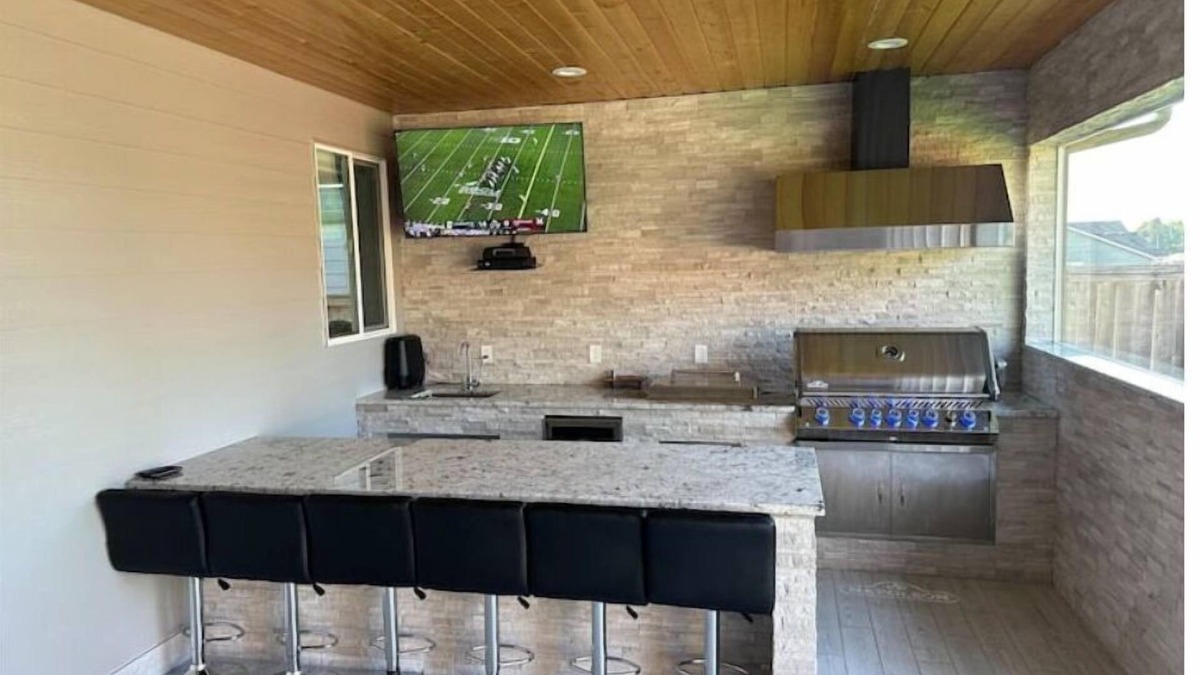 Carver House | Mt Hood Luxury Home with Hot tub Game room & More