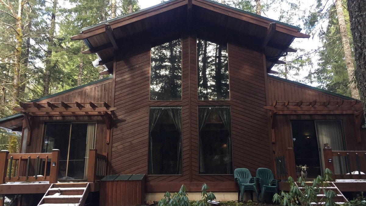 Rhododendron House | Mt. Hood Retreat on the Sandy River next to Resort