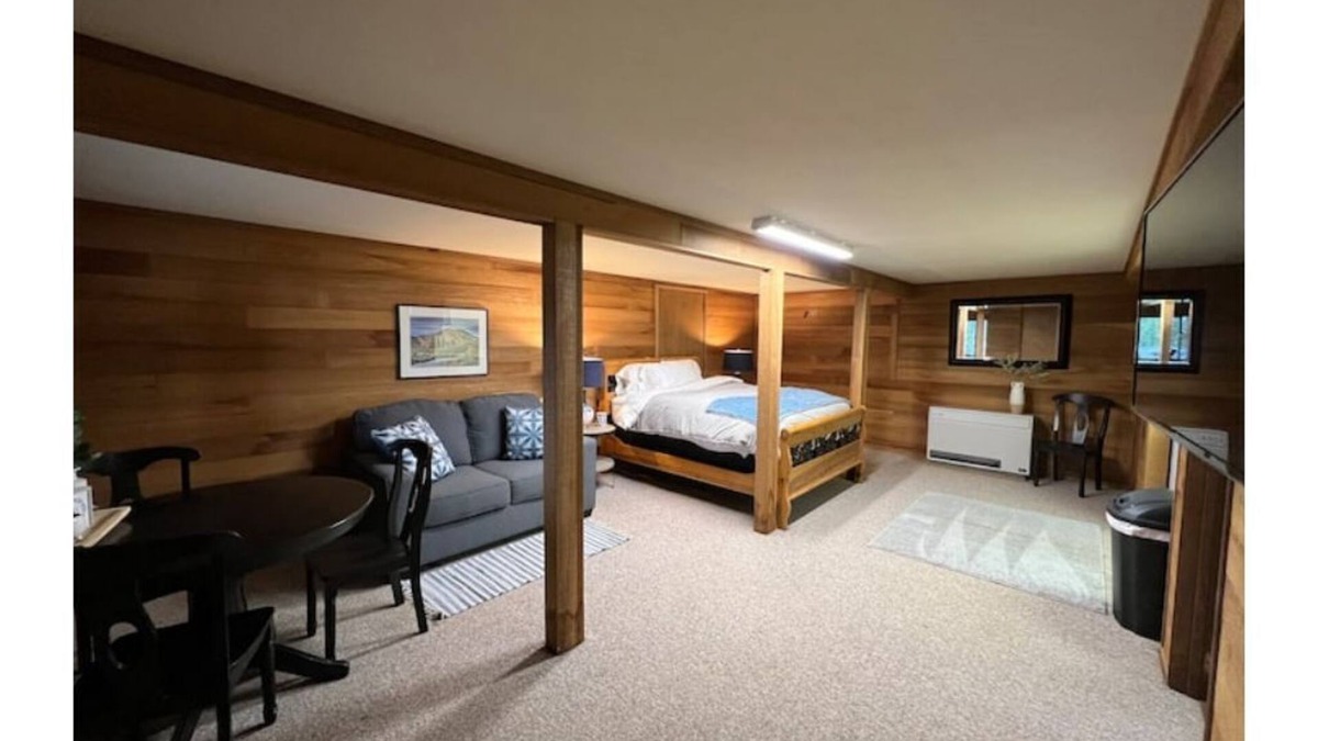 Greenville House | Mt. House Studio - Hot Spring - Farm