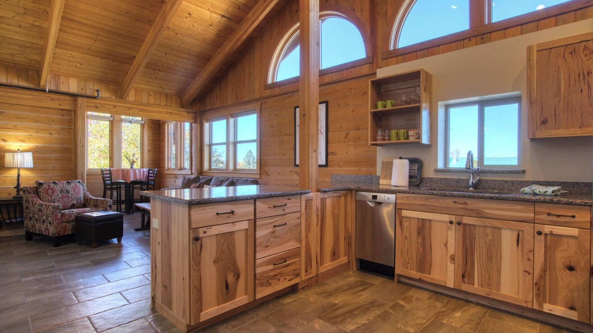 Joseph Condo | Mt. Joseph Lodge in Downtown Joseph: Unit #4