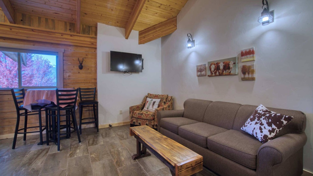 Joseph Condo | Mt. Joseph Lodge in Downtown Joseph: Unit #6