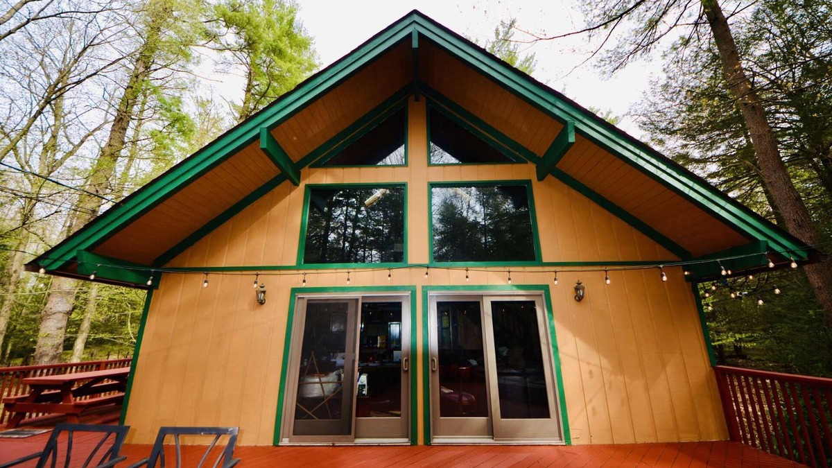 Pocono Pines Cottage | ⛰⛵️⛱Mt. Maplewood Lodge❤️Seasonal Specials★1BR★Poconos★Hot⛷Tub★Game Rm★Pets+