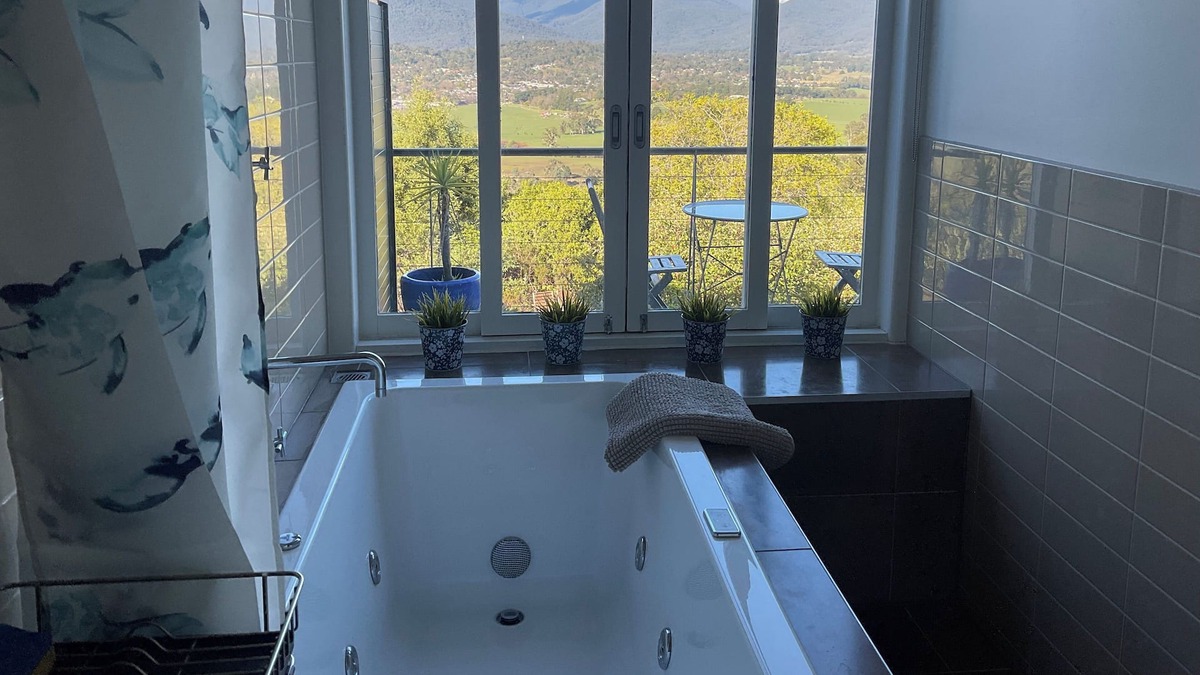 Healesville Apartment | Mt Rael Healesville Suite 1 The Zar - Stunning views & spa