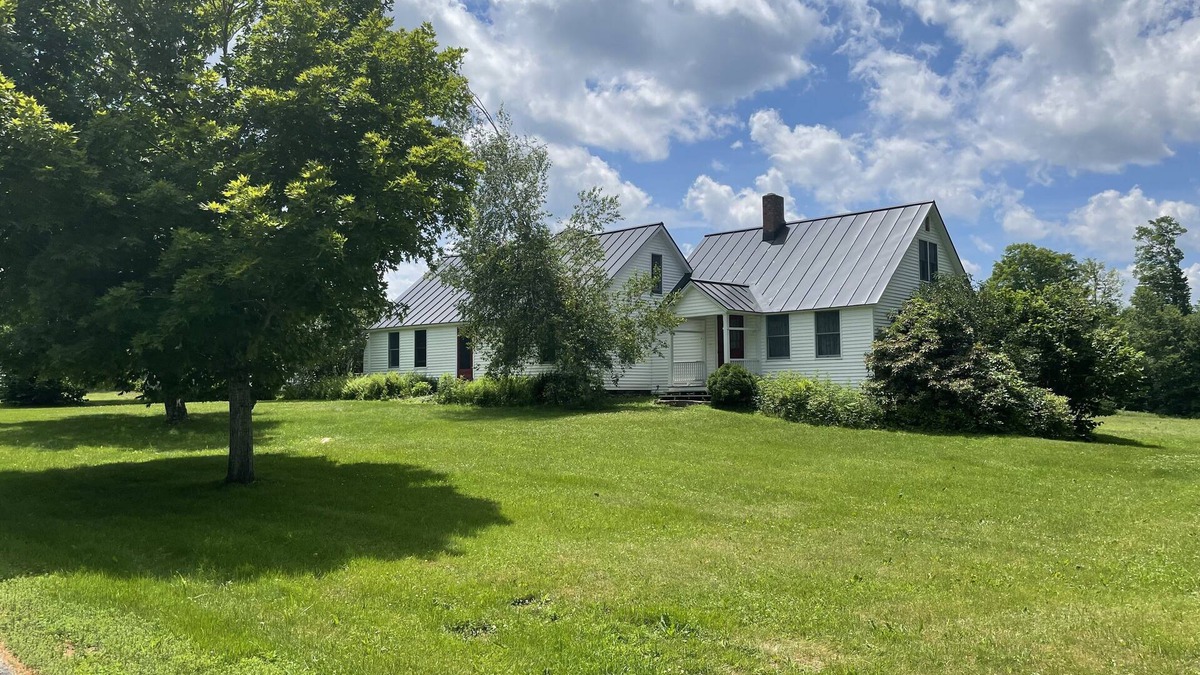 Jacksonville House | Mt Snow for families! Sprawling home, great views, skiing, snowmobiling, hiking
