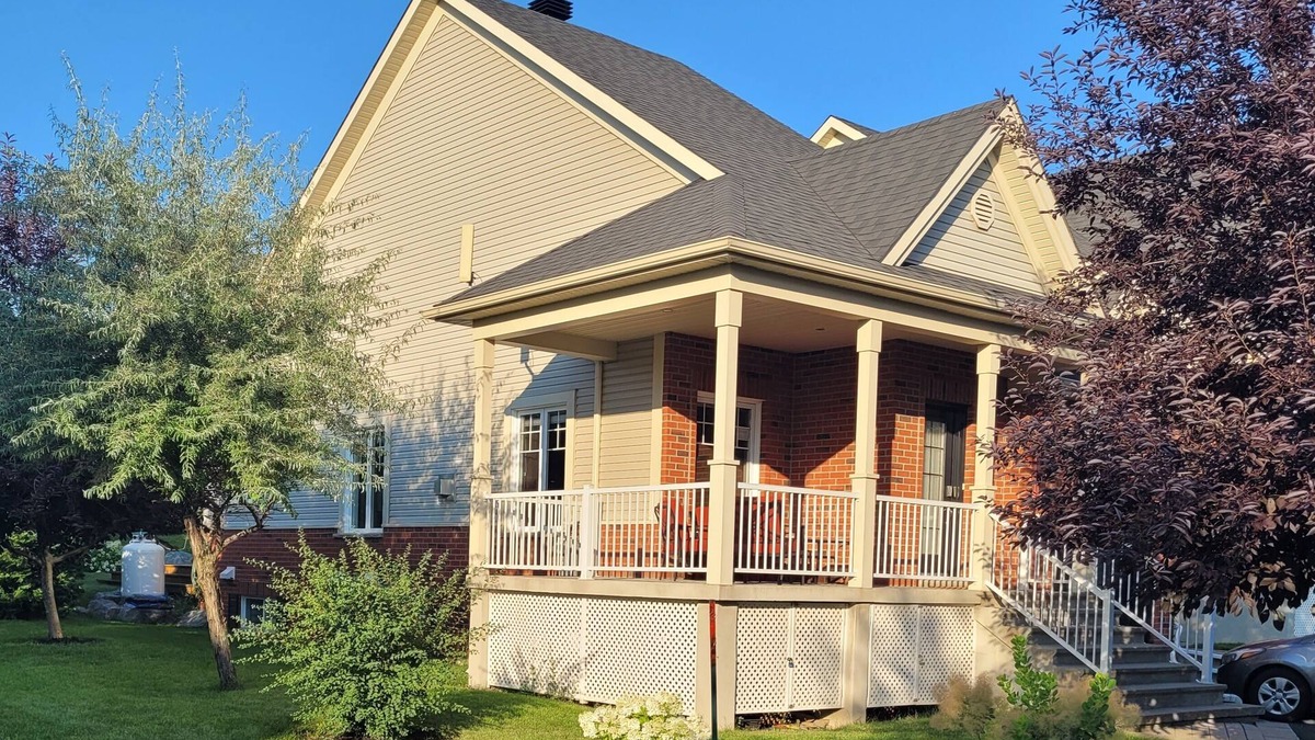 Mont-St-Hilaire House | Mt-St-Hilaire, 10 Minute walk to Train Station, train to downtown Montreal