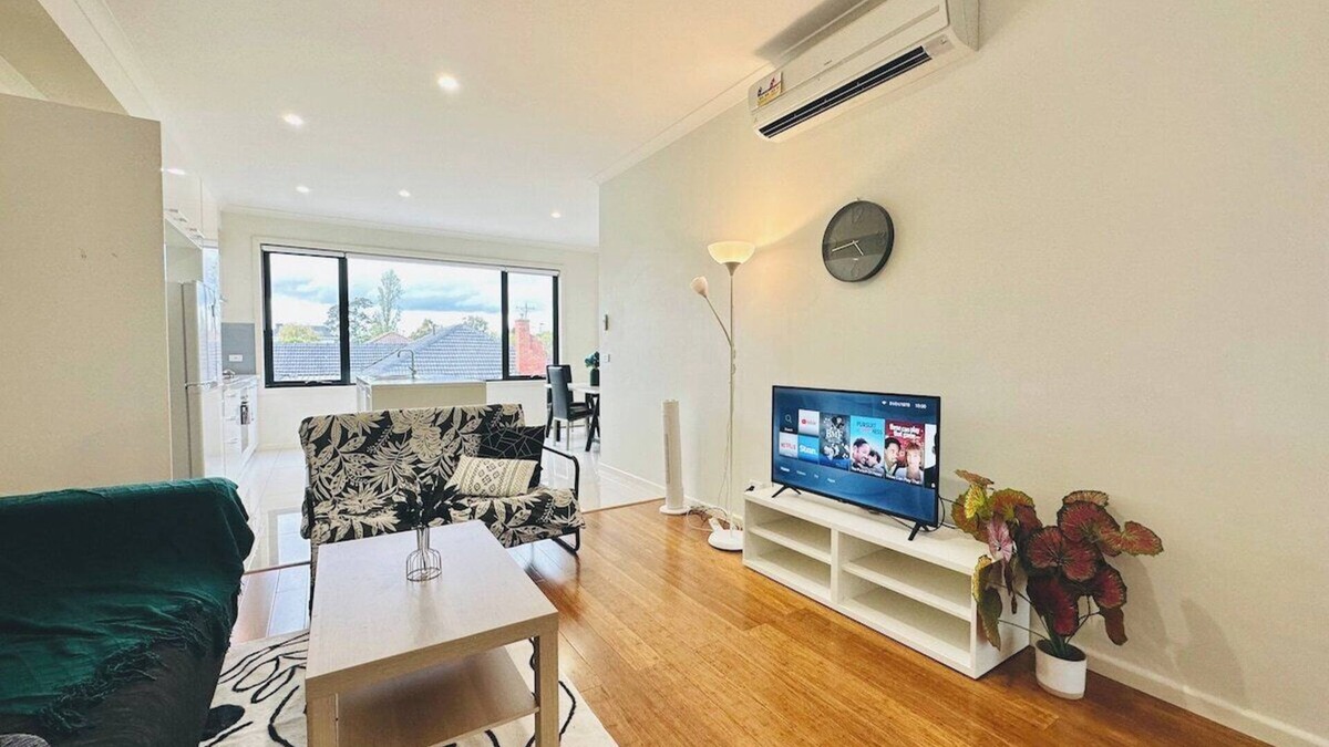 Mount Waverley Apartment | Mt Waverley Spacious 2BR2BA parking wifi balcony