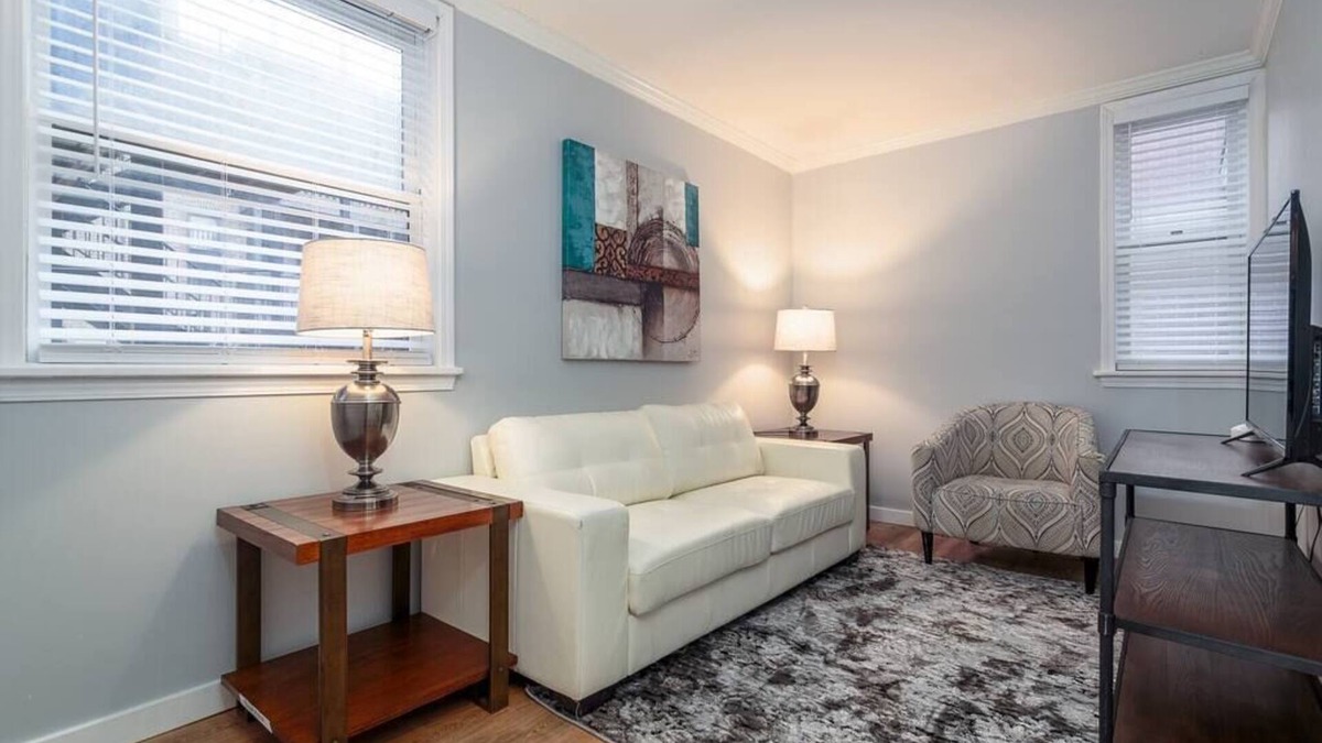 Old Town Apartment | MTM Fully Furnished Rental in Old Town - 2 beds