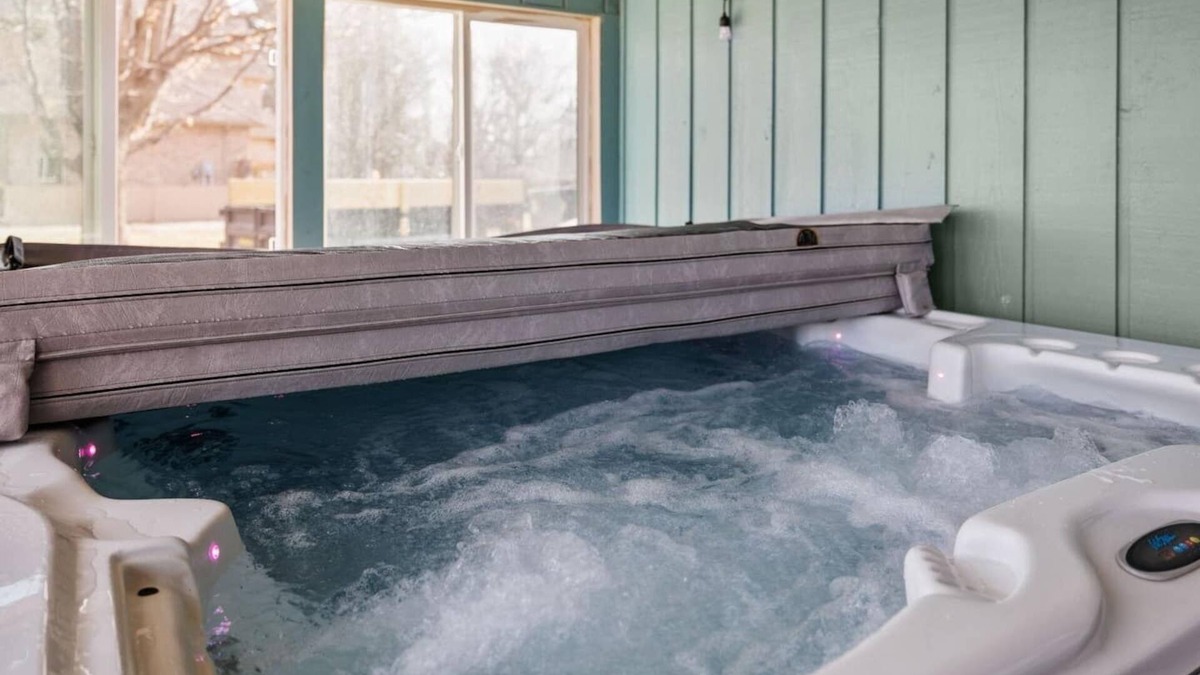 La Porte House | MTM Premier, Hot Tub, 5-Bedroom, 2 King Beds