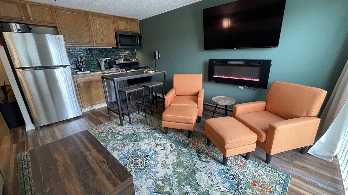 Snowshoe Condo | Mtn lodge Snowshoe, ski-in/ski-out, heart of the village