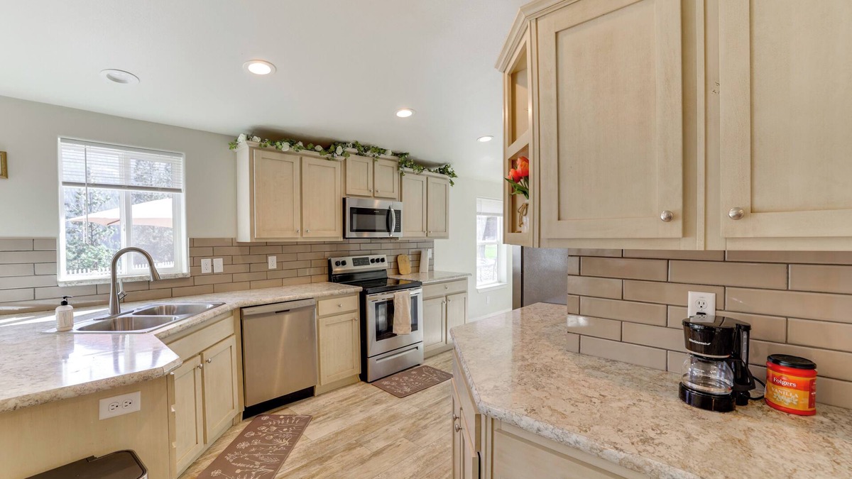 Ahsahka Cottage | Mtn-view Gem w/Outdoor Entertainment in Ahsahka!