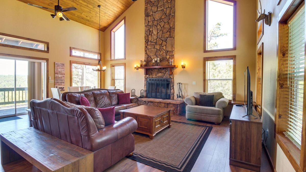 Show Low Cabin | Mtn-View Hilltop Hideaway w/Deck in Show Low