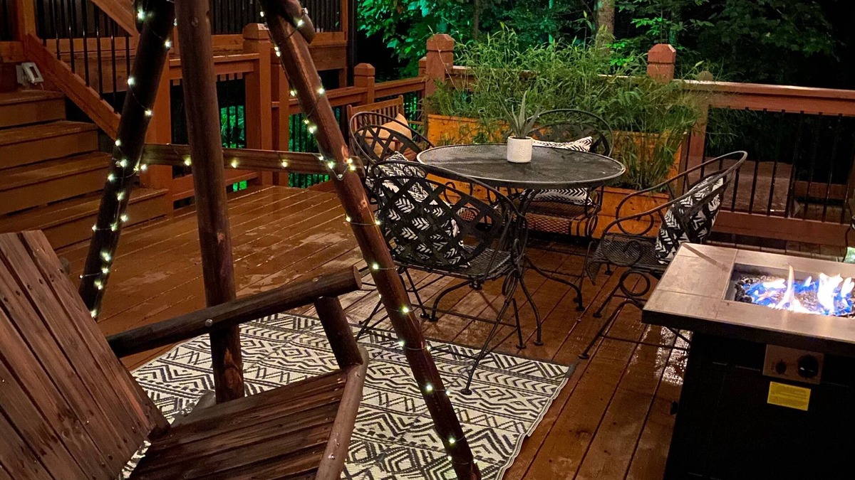 Williamstown Cabin | ☀️ Mtn view, Hot Tub, Fire Pit, Patio Swing, Giant Jenga,12 mi from Blue Ridge ⛰